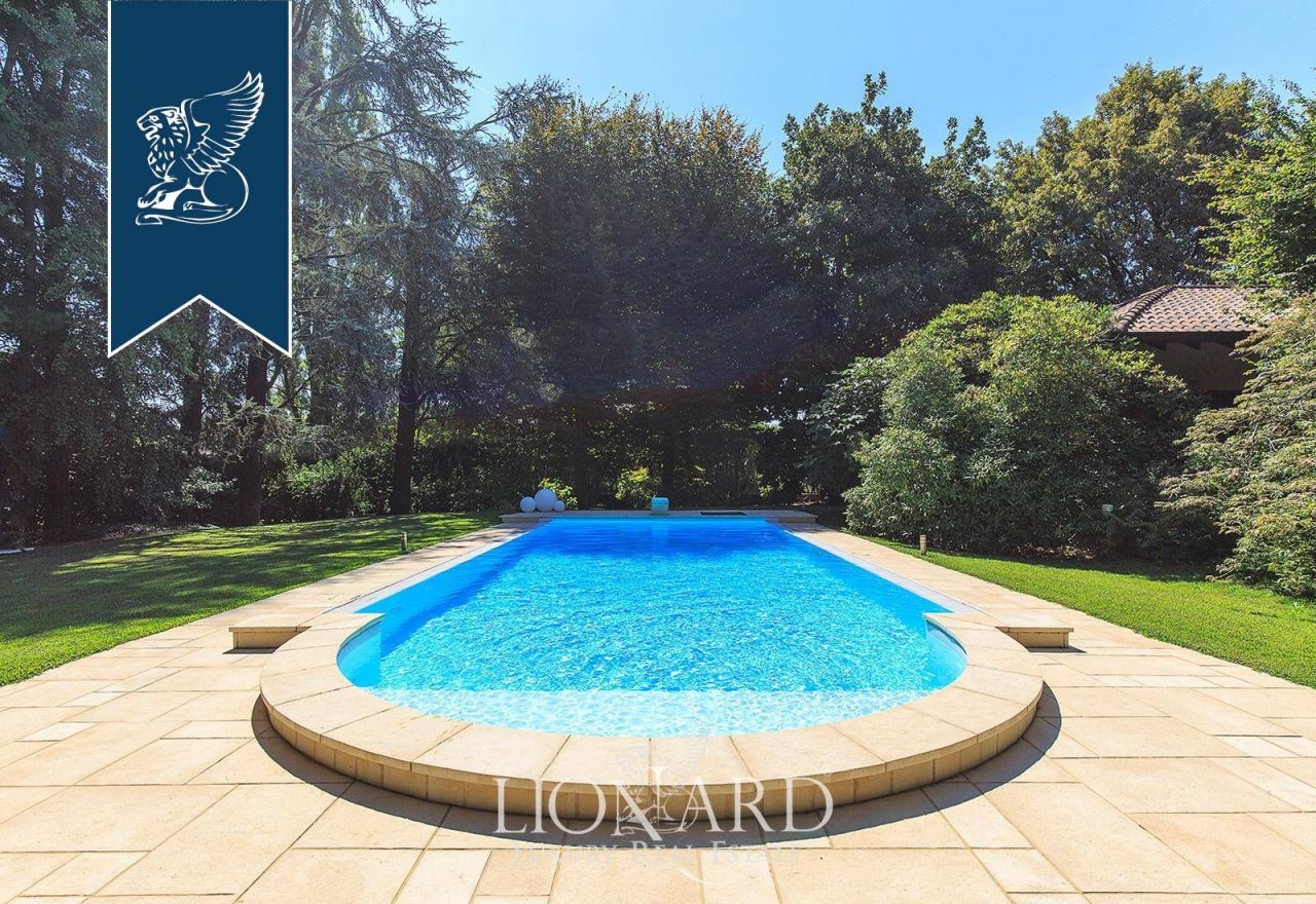 Вилла в Варесе, Италия, 330 м² - фото 2