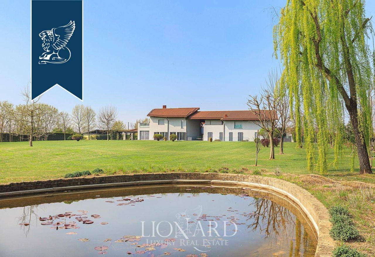 Вилла в Бергамо, Италия, 1 000 м² - фото 2