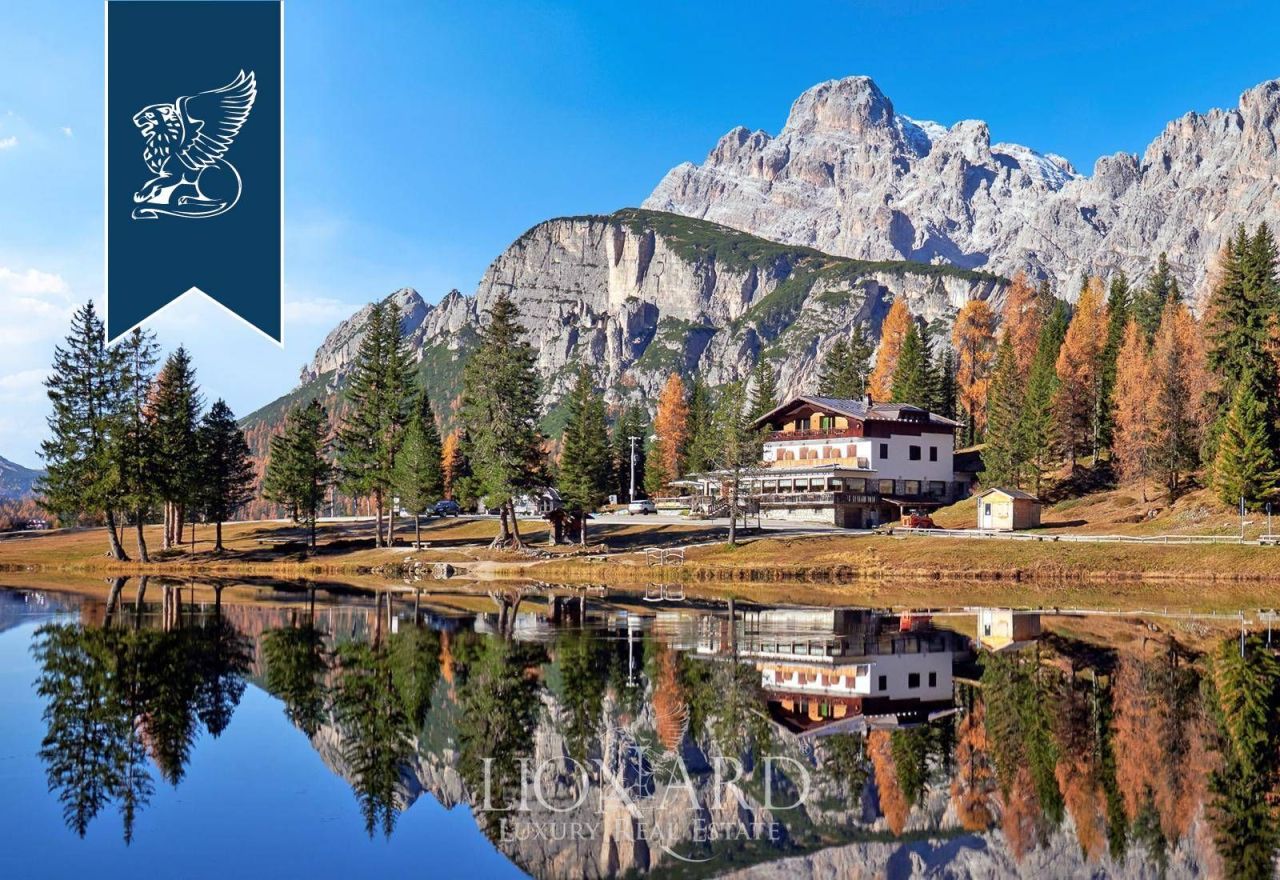 Отель, гостиница в Беллуно, Италия, 1 200 м² - фото 2