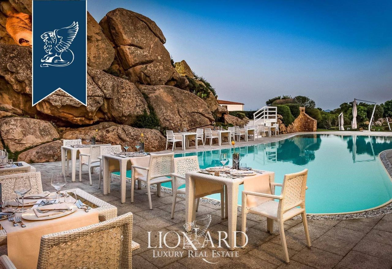 Отель, гостиница в Ла-Маддалене, Италия, 8 000 м² - фото 2