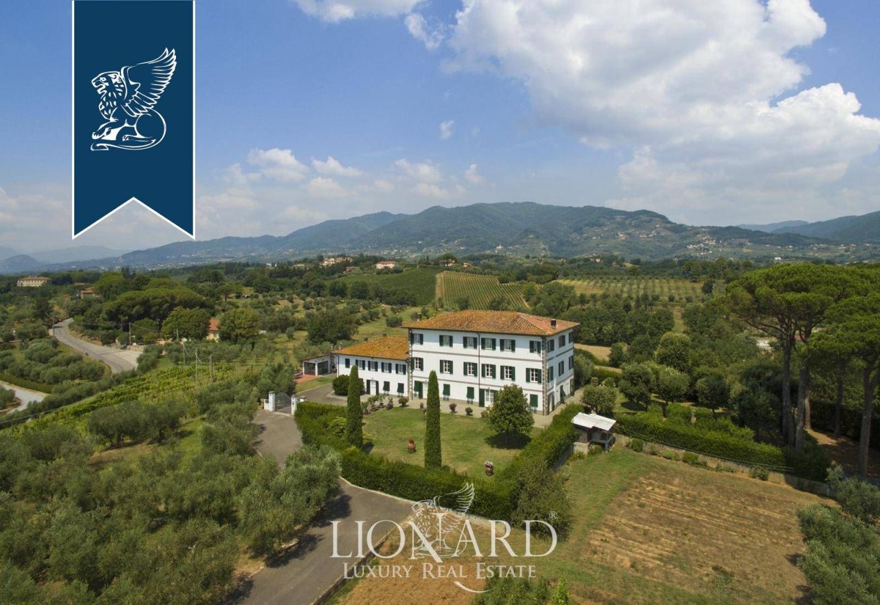 Вилла в Капаннори, Италия, 700 м² - фото 2