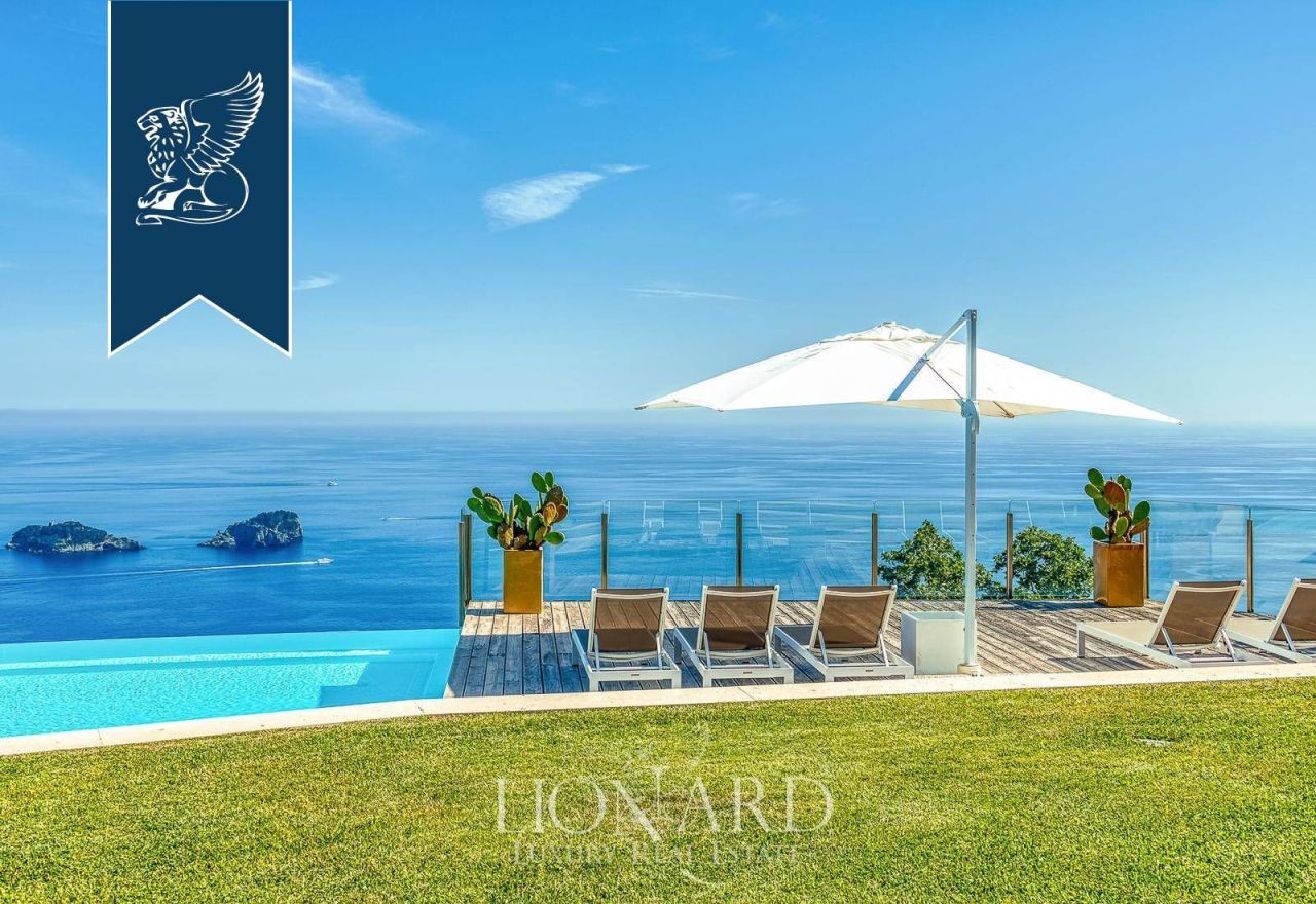 Вилла в Неаполе, Италия, 300 м² - фото 2