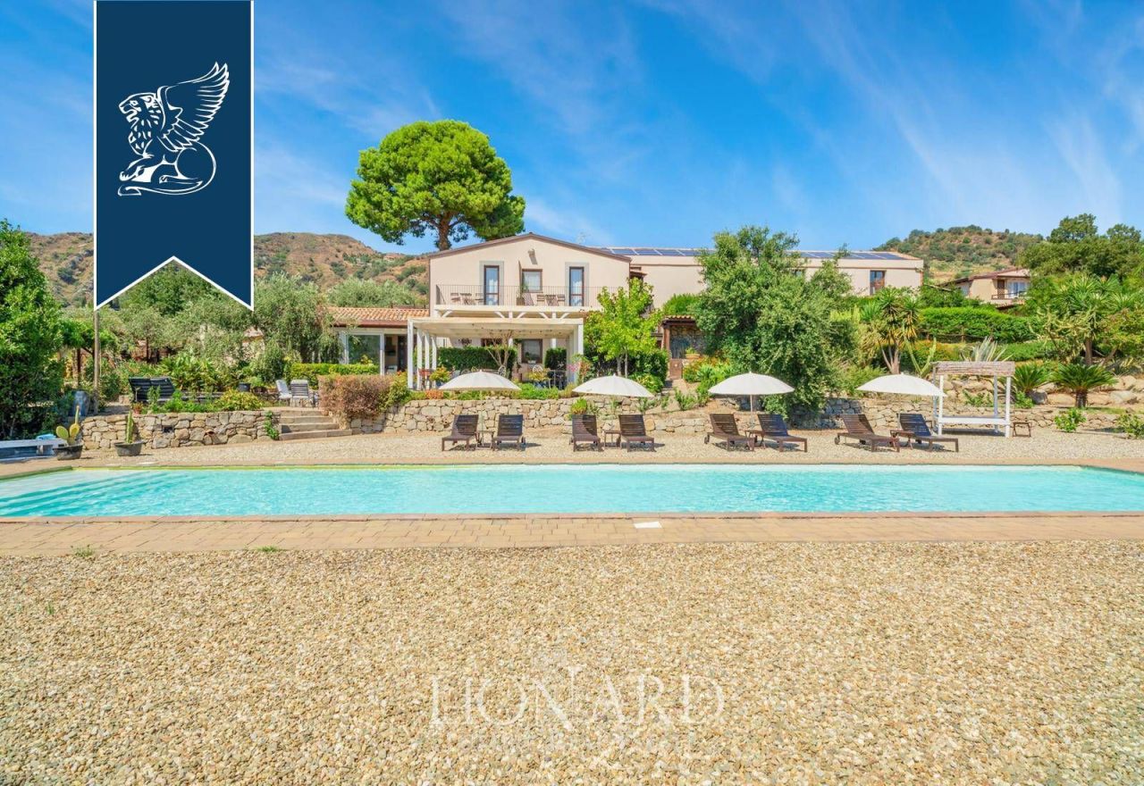 Ферма в Катании, Италия, 897 м² - фото 2