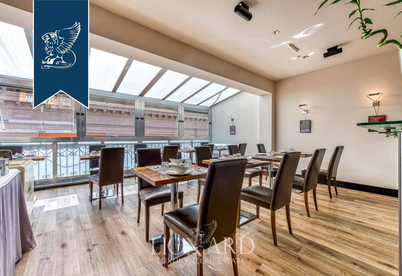 Отель, гостиница в Неаполе, Италия, 600 м² - фото 2