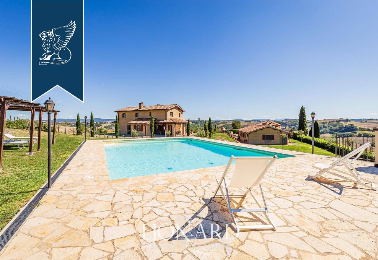 Ферма в Монтальчино, Италия, 1 800 м² - фото 2