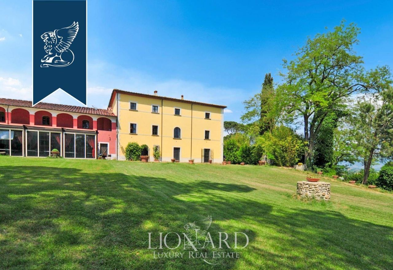 Вилла в Ареццо, Италия, 2 000 м² - фото 2