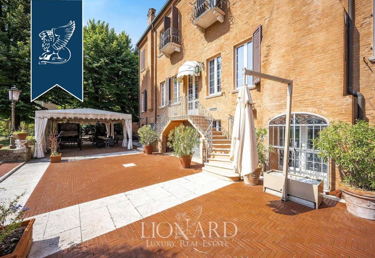 Отель, гостиница в Феррара, Италия, 2 273 м² - фото 2