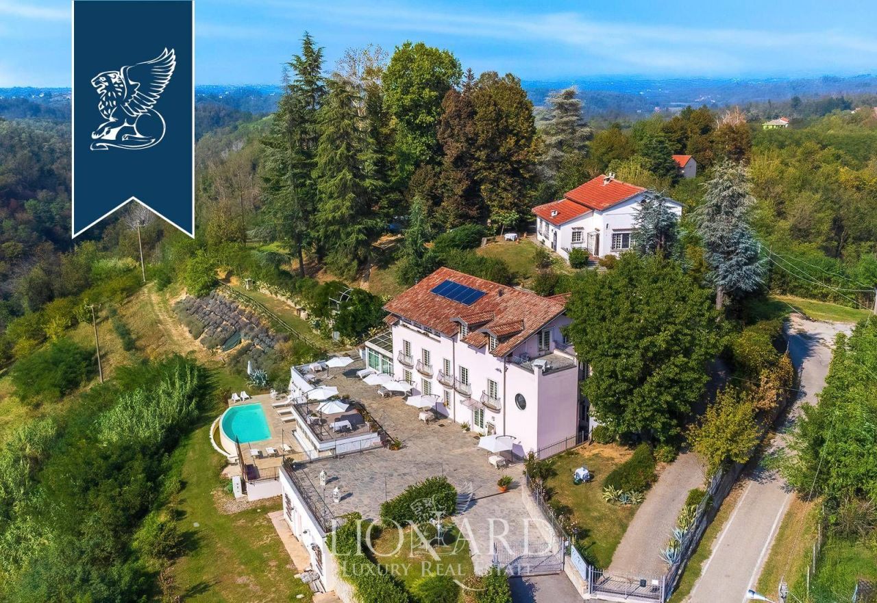 Ферма в Асти, Италия, 1 000 м² - фото 2