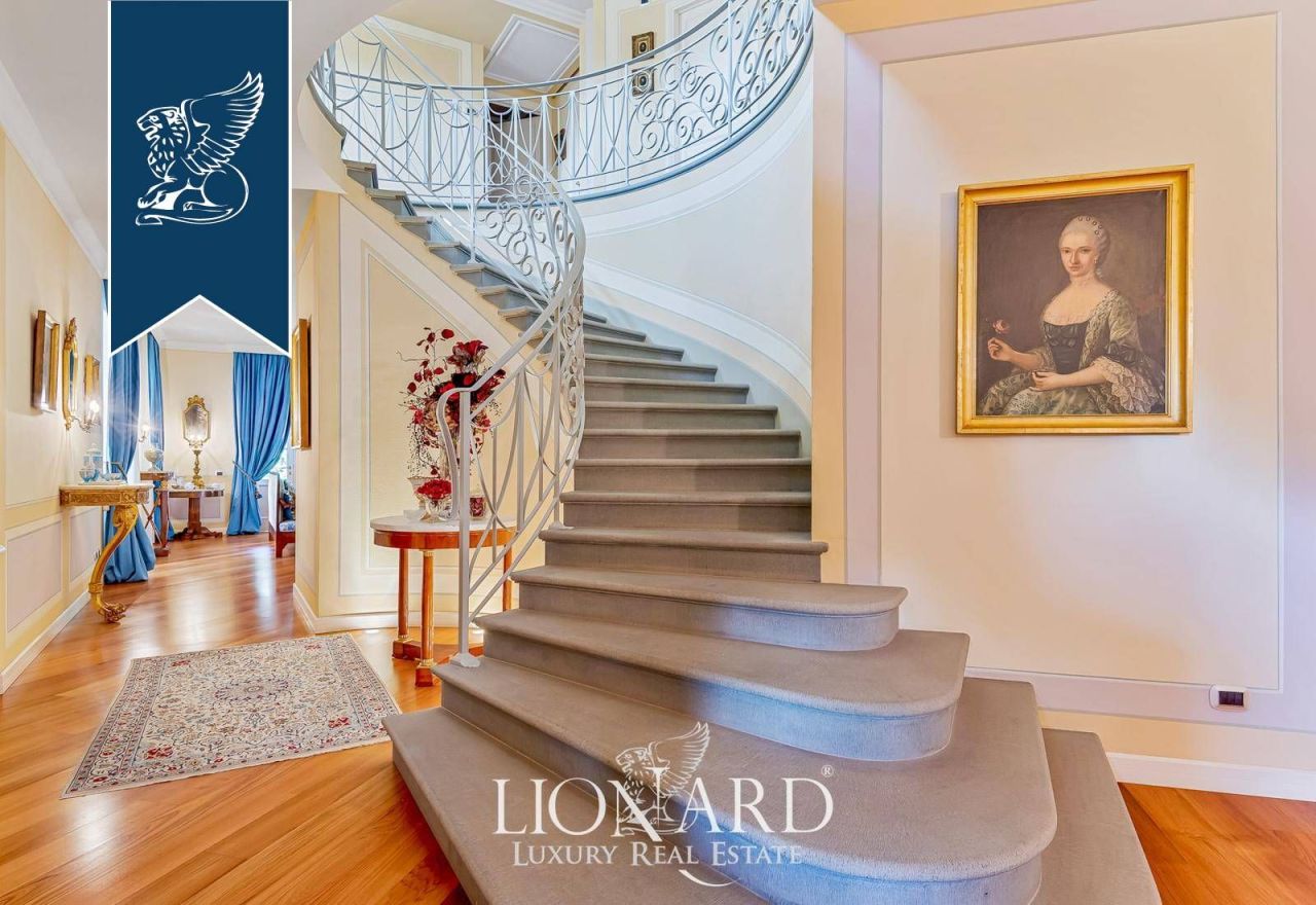 Вилла в Капаннори, Италия, 600 м² - фото 2