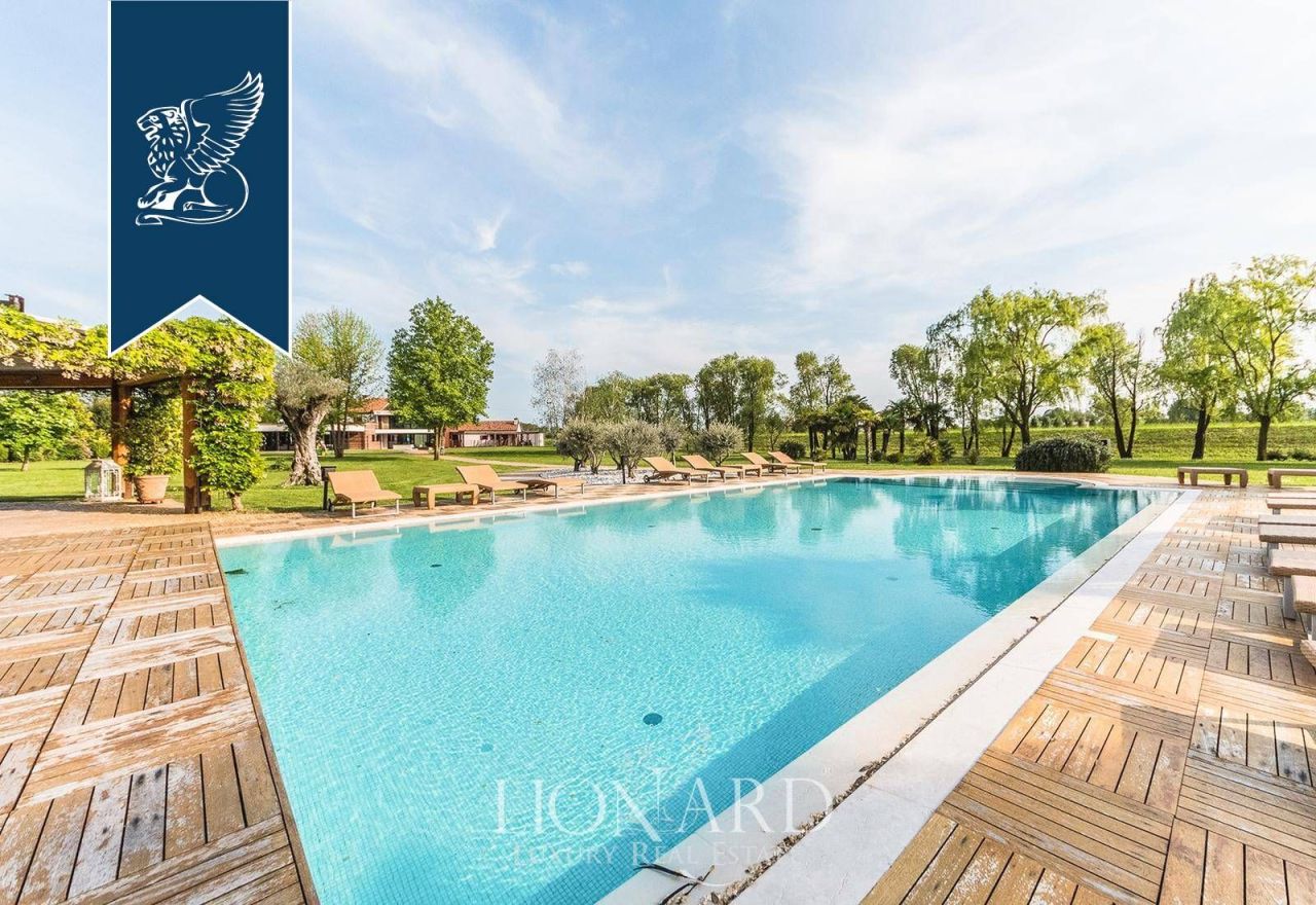 Вилла в Венеции, Италия, 1 150 м² - фото 2