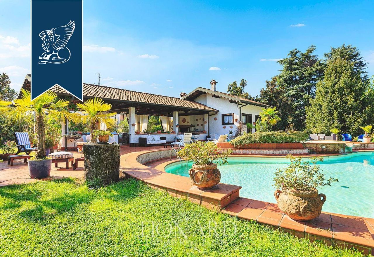 Вилла в Парабьяго, Италия, 403 м² - фото 2