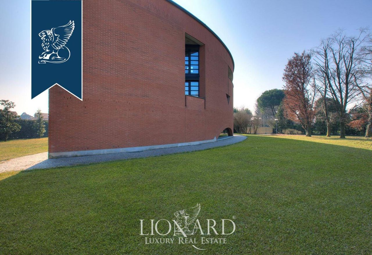 Вилла в Монце, Италия, 1 000 м² - фото 2