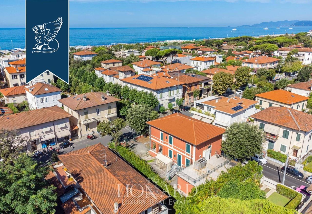 Вилла в Форте деи Марми, Италия, 400 м² - фото 2