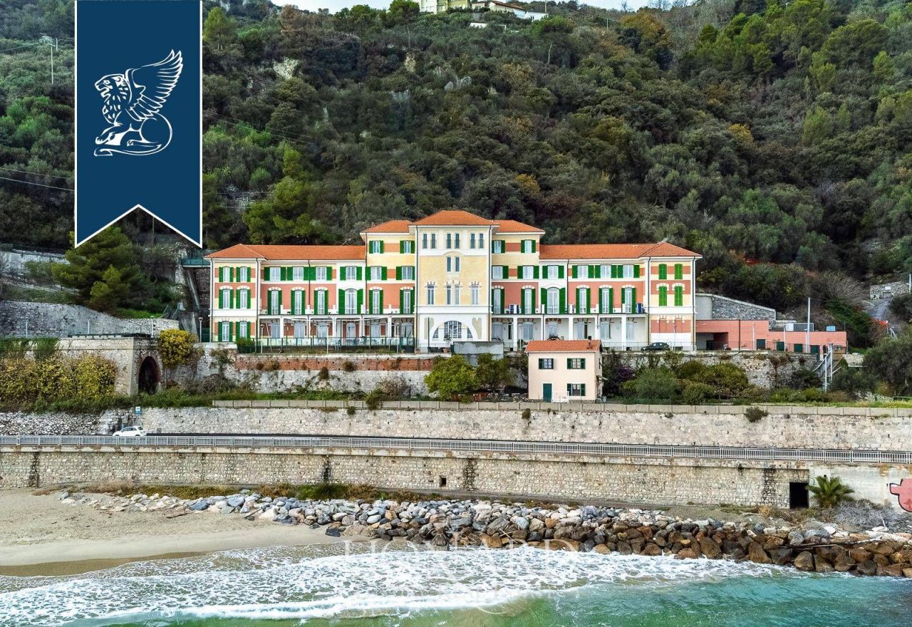 Вилла в Савоне, Италия, 4 280 м² - фото 2