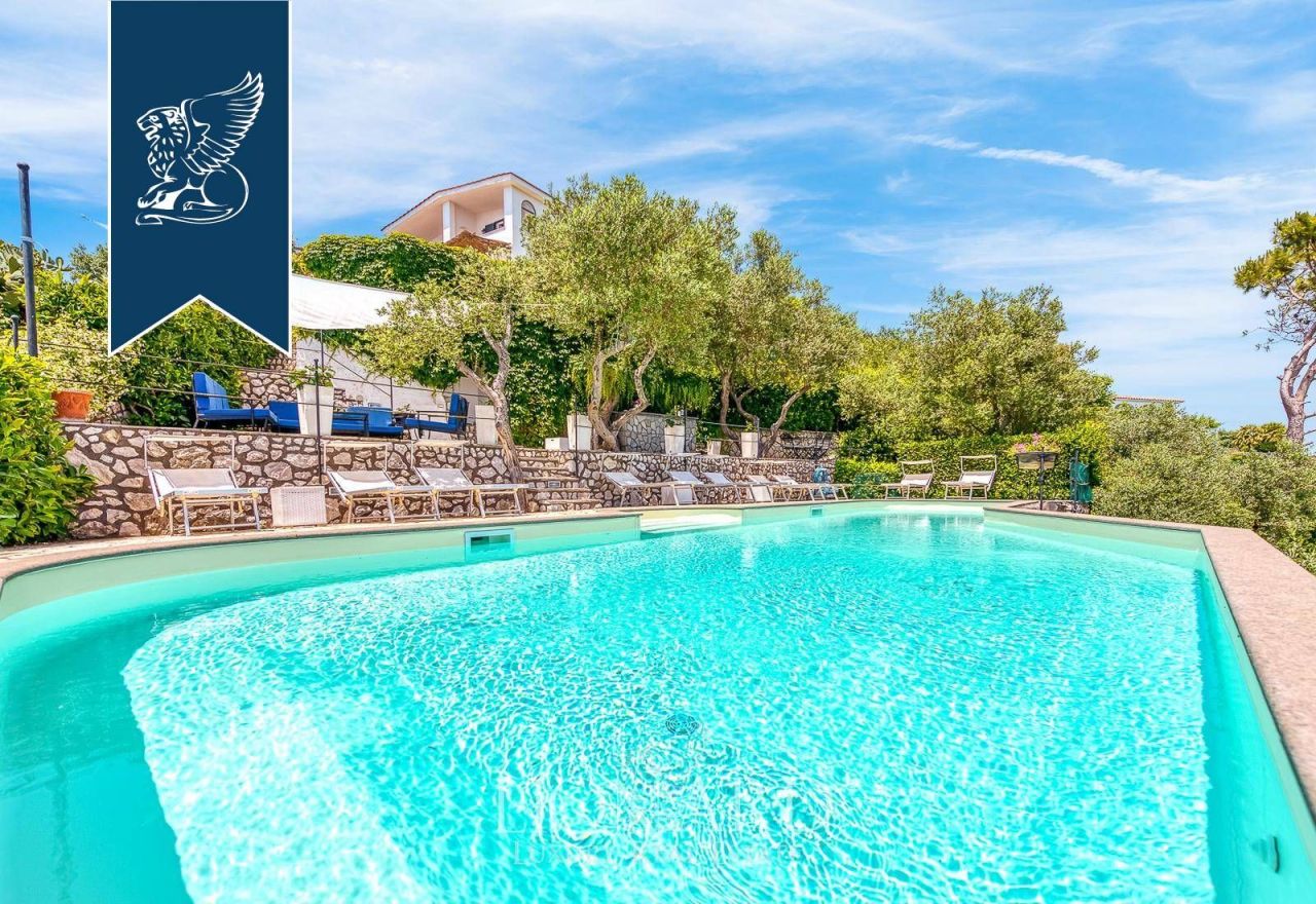 Вилла в Неаполе, Италия, 360 м² - фото 2