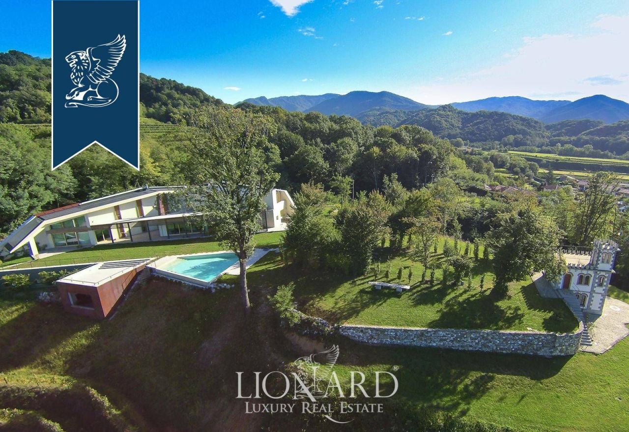 Ферма в Удине, Италия, 900 м² - фото 2