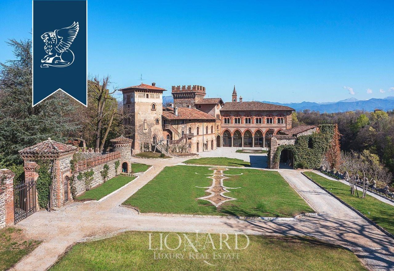 Замок в Бергамо, Италия, 2 200 м² - фото 2