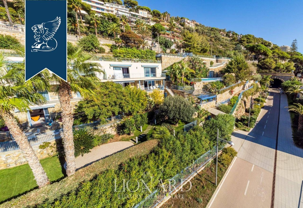 Вилла в Оспедалетти, Италия, 450 м² - фото 2