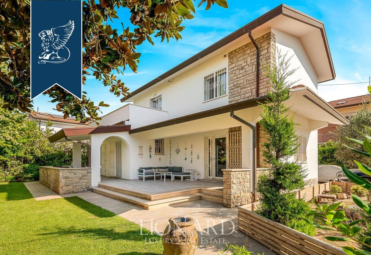 Вилла в Форте деи Марми, Италия, 254 м² - фото 2