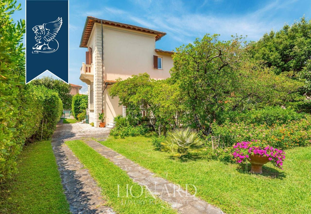 Вилла в Пьетрасанте, Италия, 380 м² - фото 2