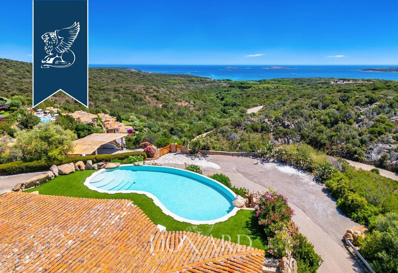 Вилла в Порто Черво, Италия, 203 м² - фото 2