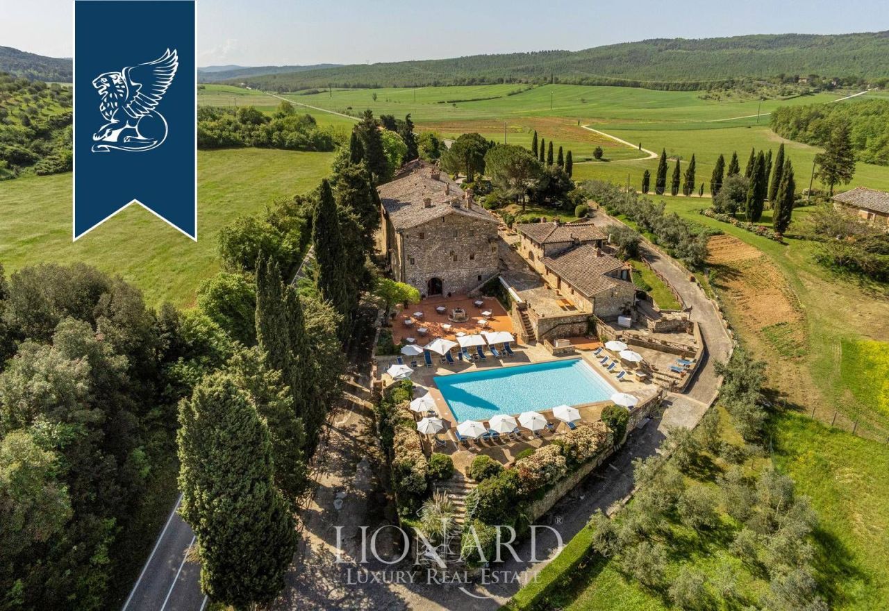 Дом в Сиене, Италия, 1 900 м² - фото 2