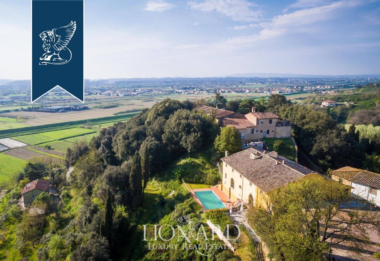 Вилла в Пизе, Италия, 2 000 м² - фото 2