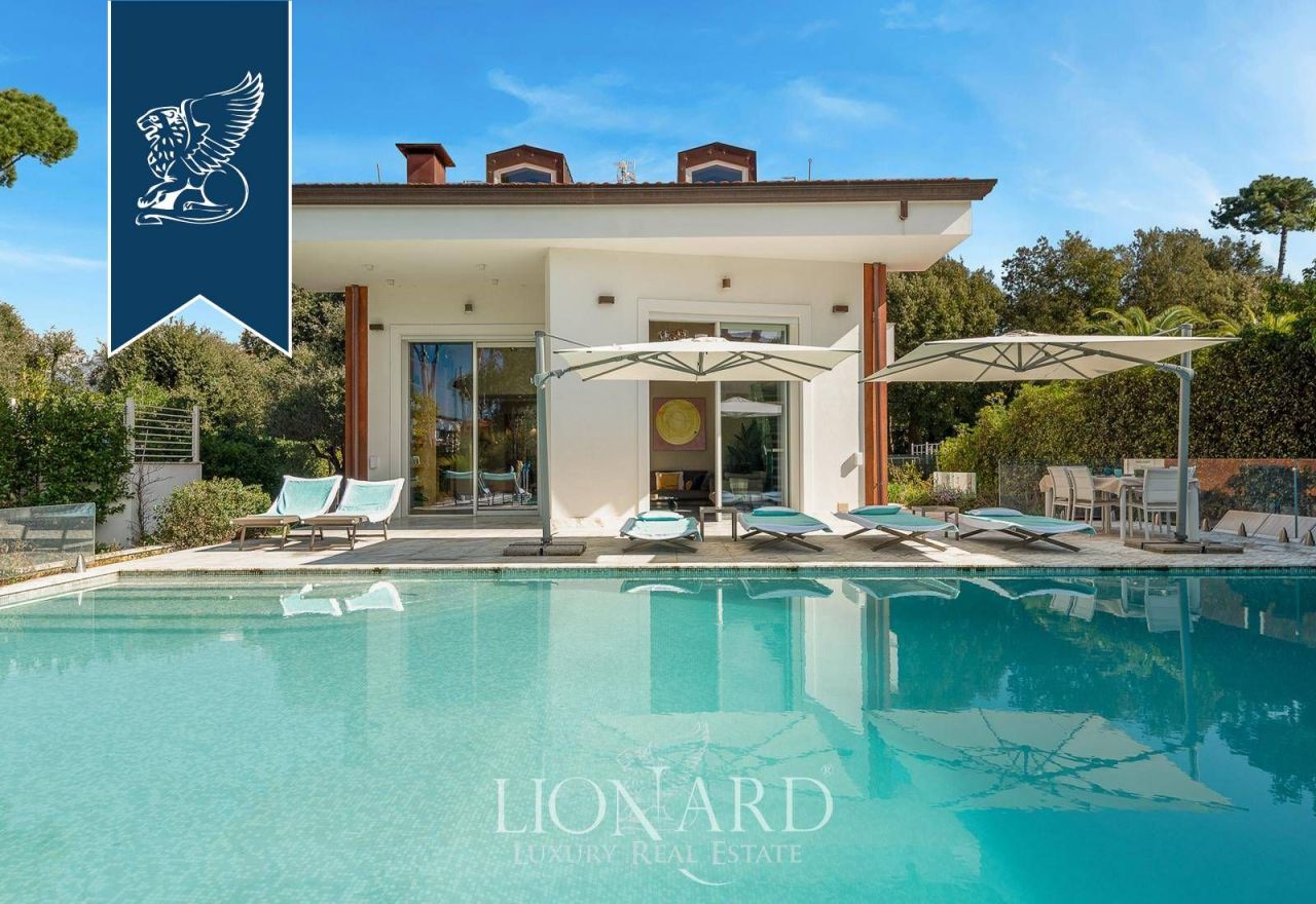 Вилла в Пьетрасанте, Италия, 350 м² - фото 2