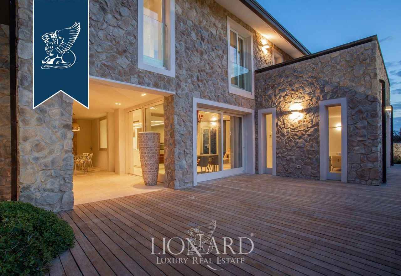 Вилла в Кастильоне-делла-Пеская, Италия, 380 м² - фото 2