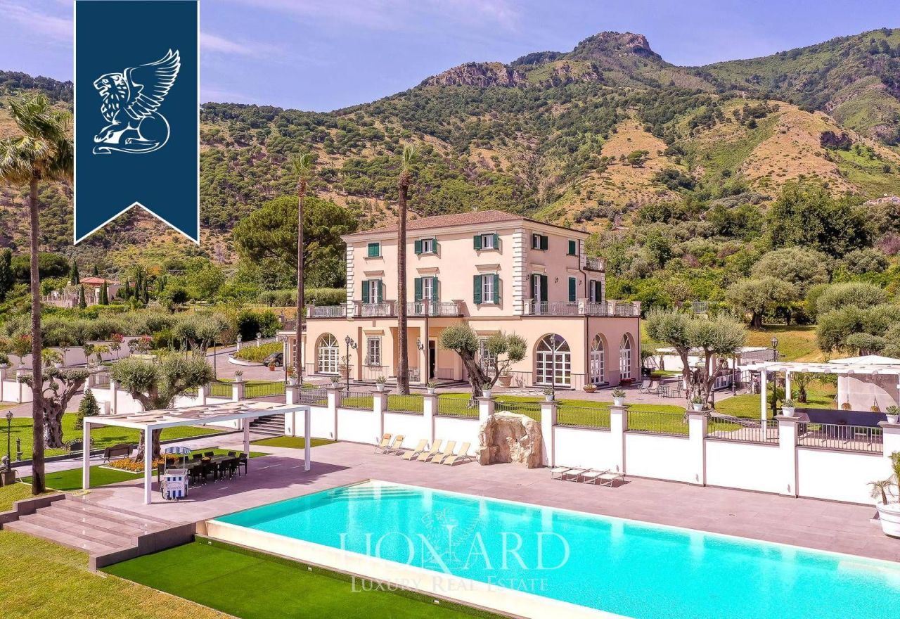 Вилла в Салерно, Италия, 1 200 м² - фото 2