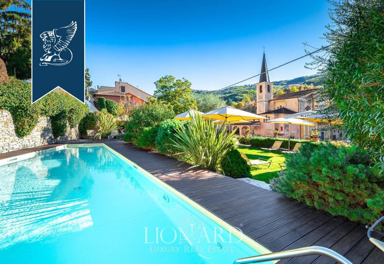 Отель, гостиница в Империи, Италия, 1 000 м² - фото 2