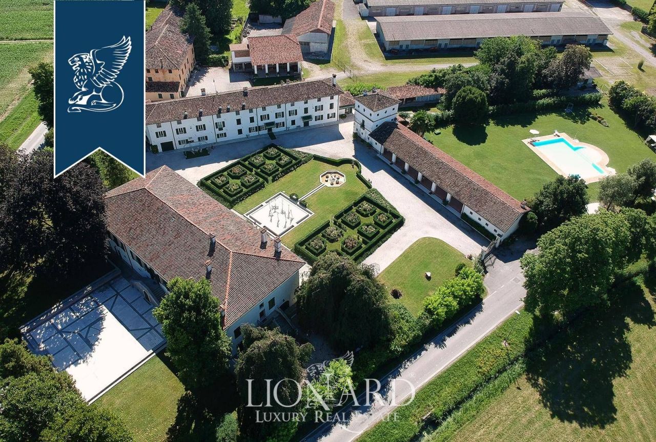 Вилла в Порденоне, Италия, 6 600 м² - фото 2