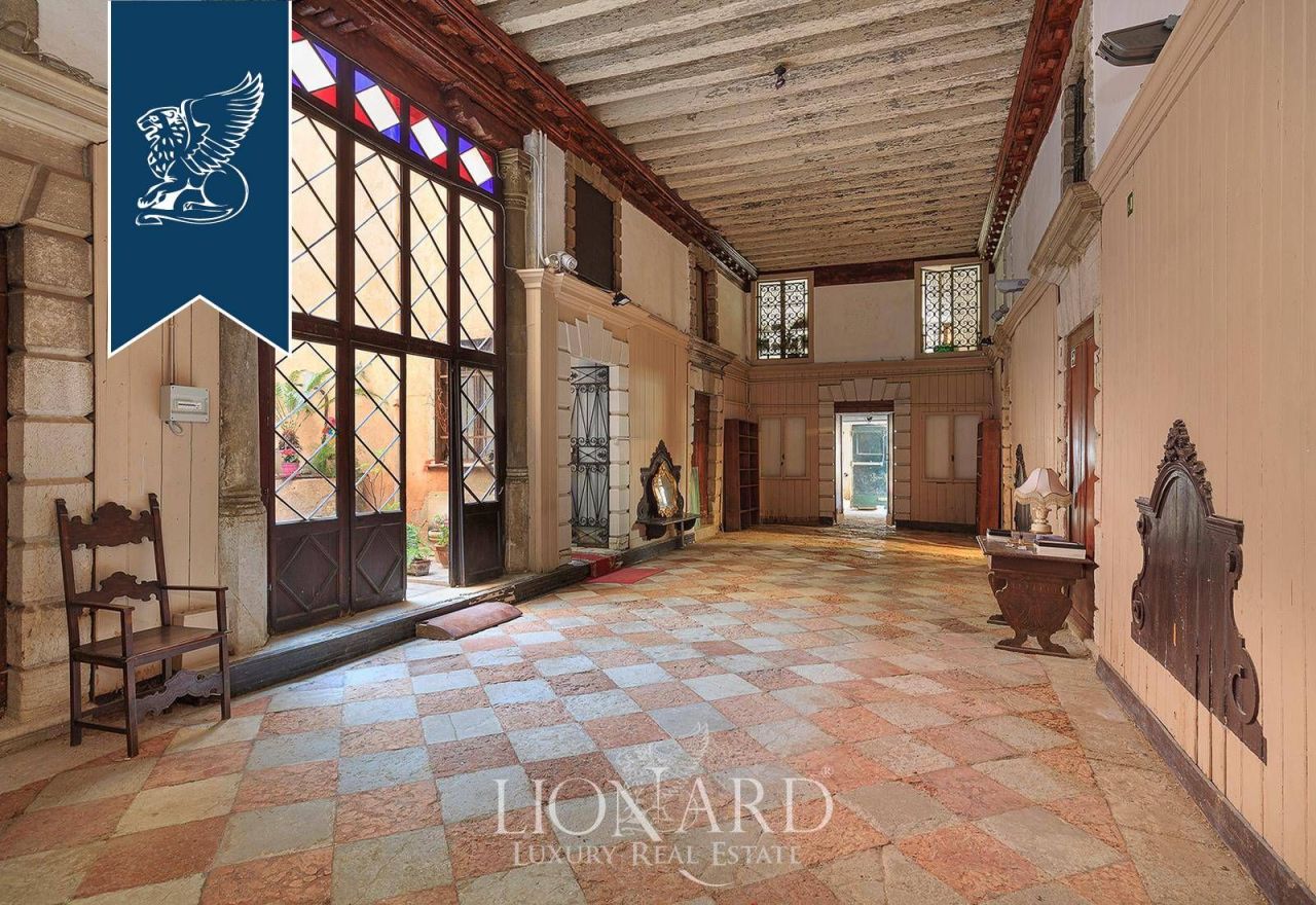 Дом в Венеции, Италия, 2 500 м² - фото 2