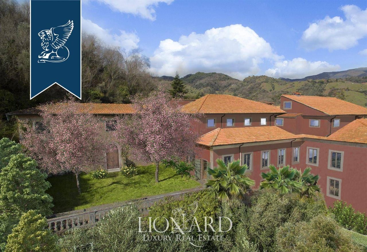 Вилла в Карраре, Италия, 2 000 м² - фото 2