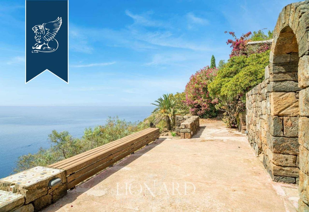 Вилла на о-ве Пантеллерия, Италия, 500 м² - фото 2