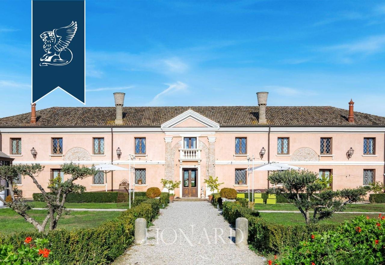 Ферма в Ровиго, Италия, 800 м² - фото 2