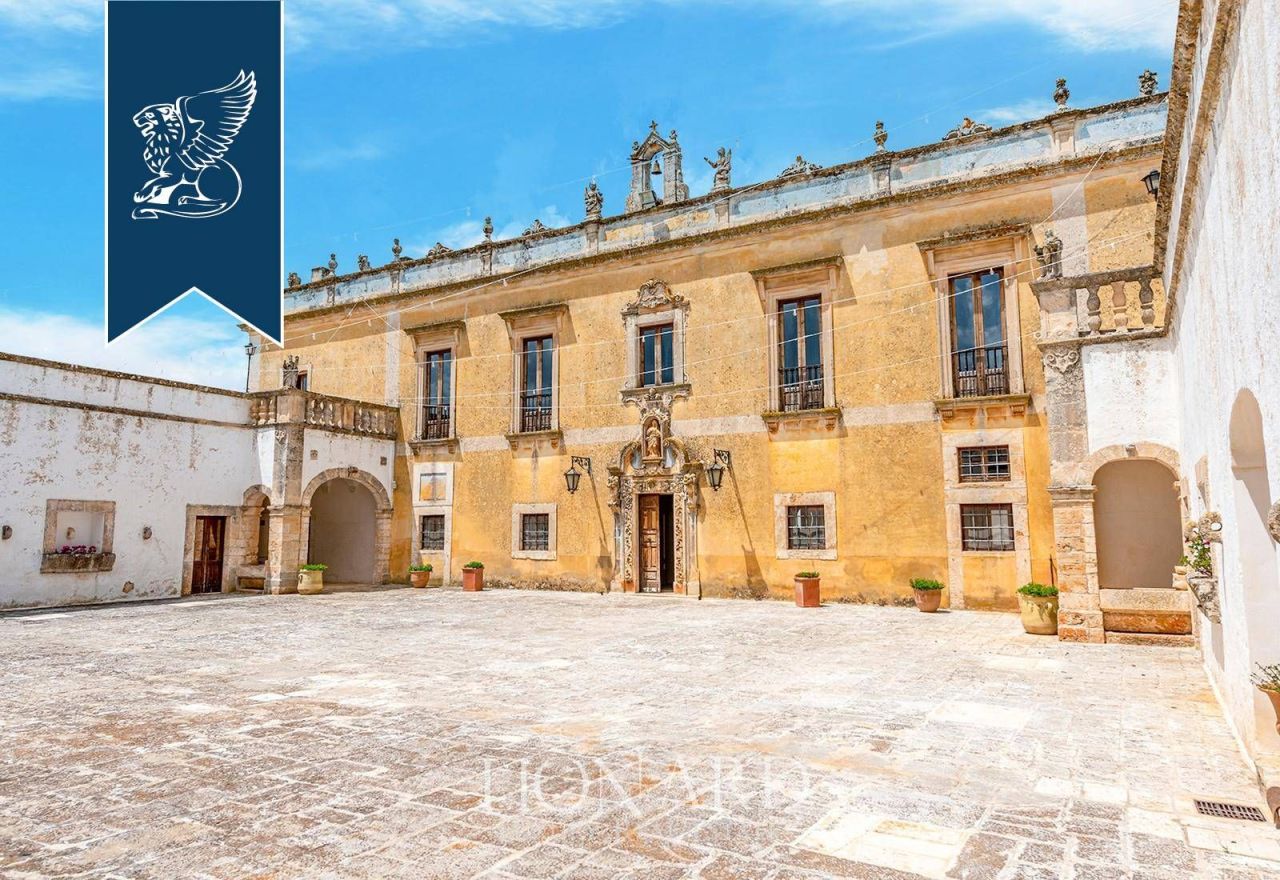 Вилла в Таранто, Италия, 3 850 м² - фото 2