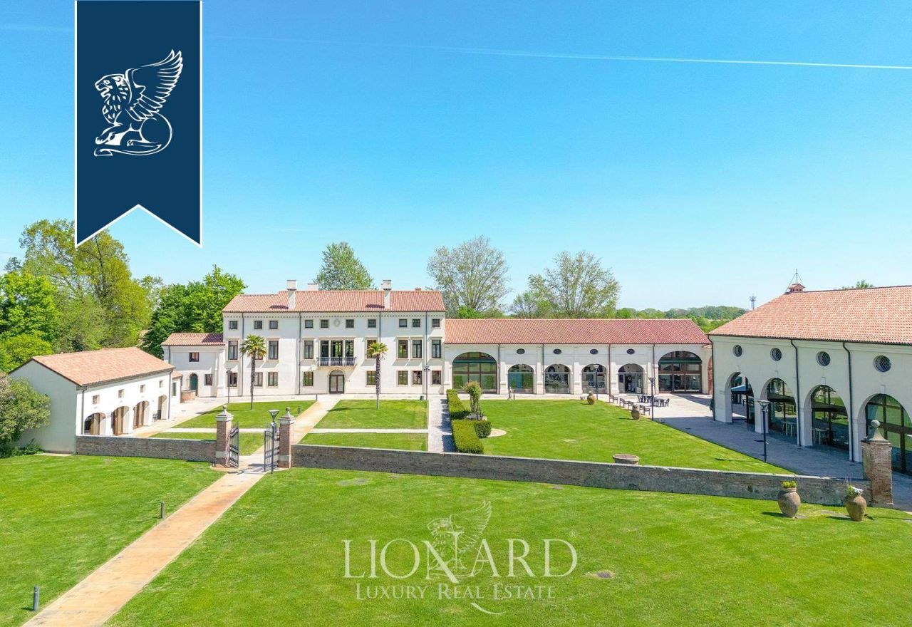 Вилла в Падуе, Италия, 3 200 м² - фото 2