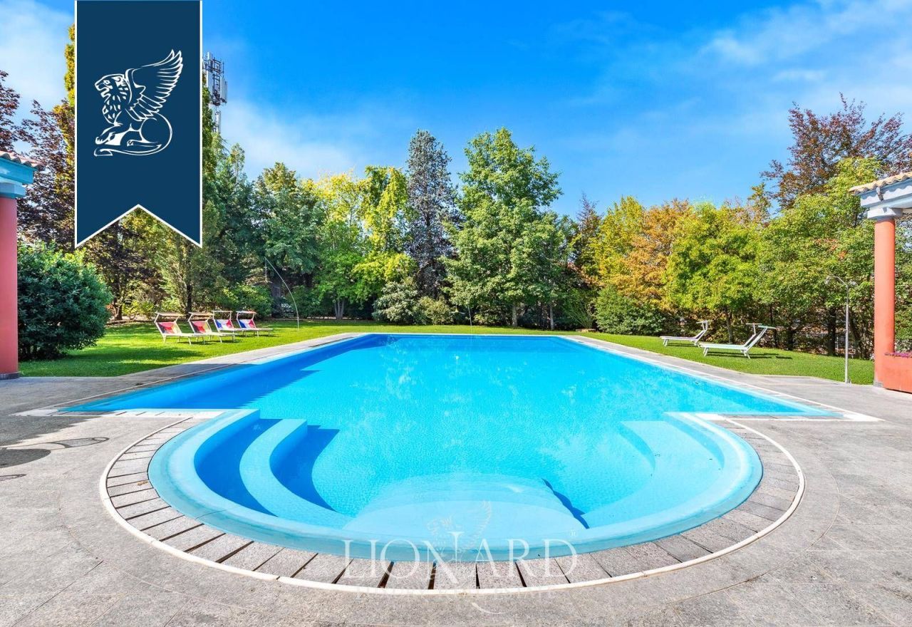 Вилла в Асти, Италия, 2 000 м² - фото 2