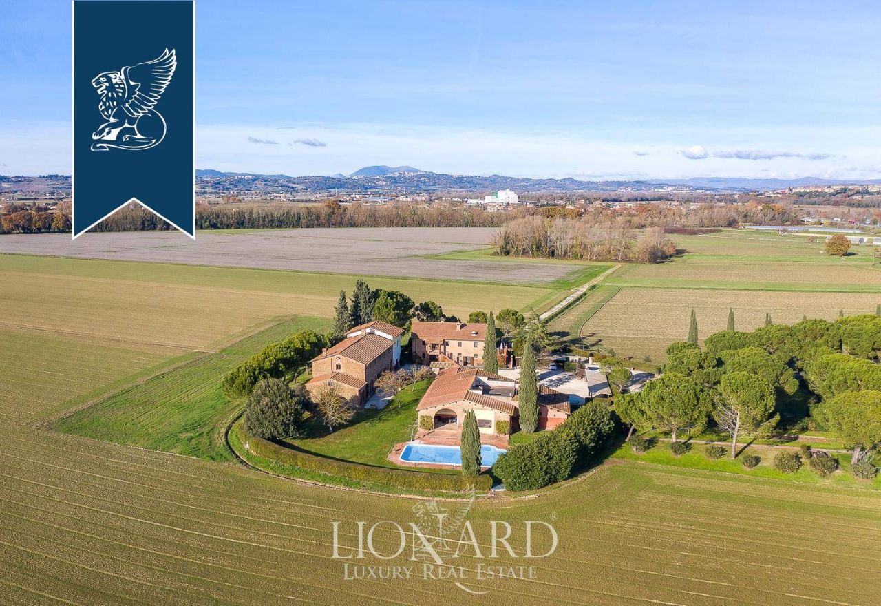 Ферма в Беттоне, Италия, 1 900 м² - фото 2