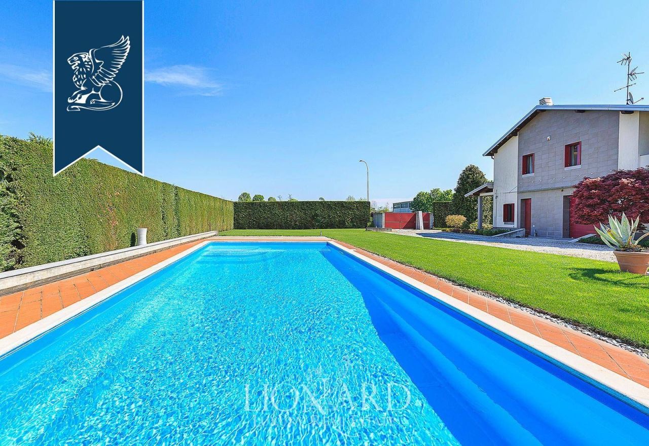 Вилла в Милане, Италия, 300 м² - фото 2