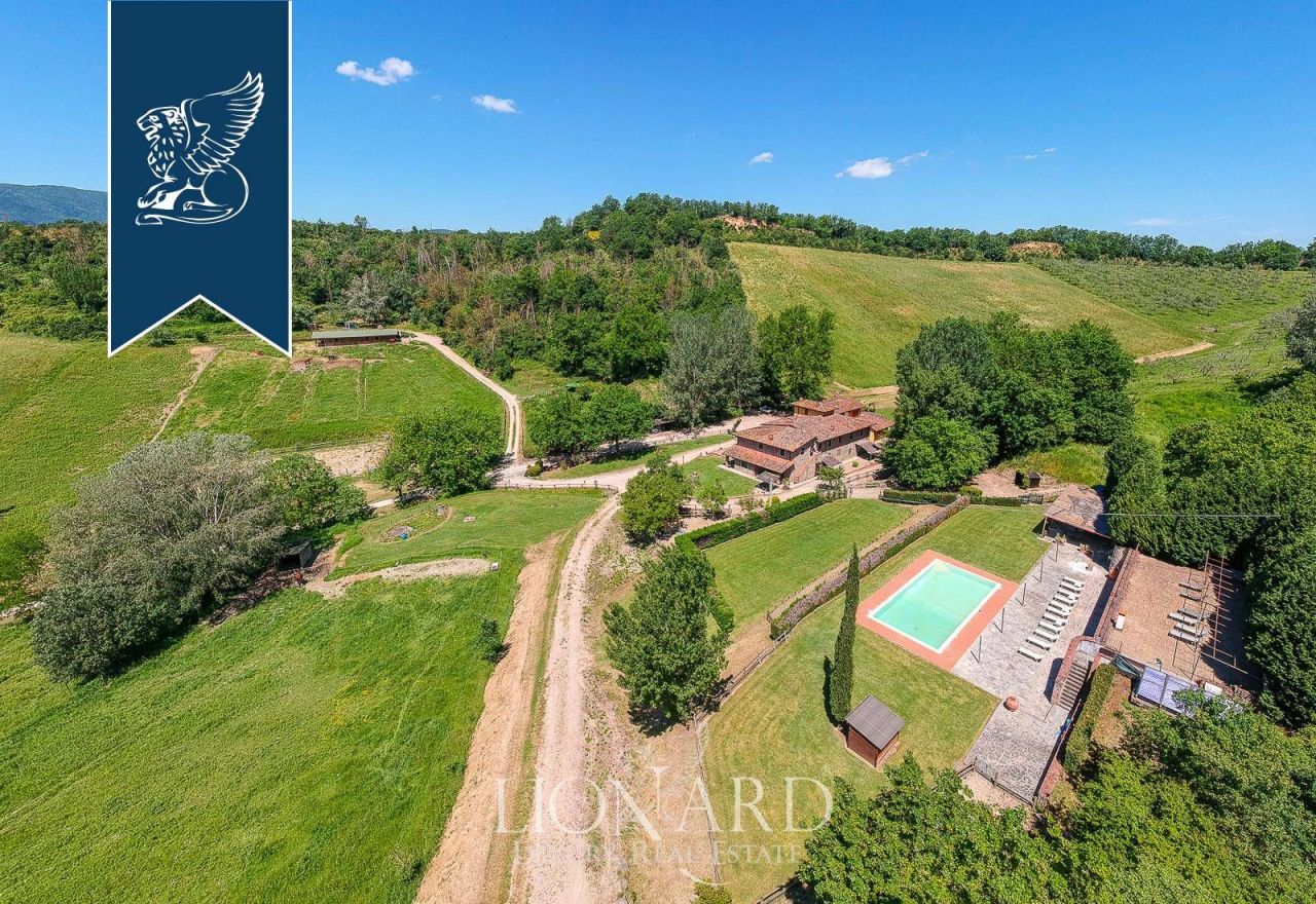 Ферма во Флоренции, Италия, 900 м² - фото 3