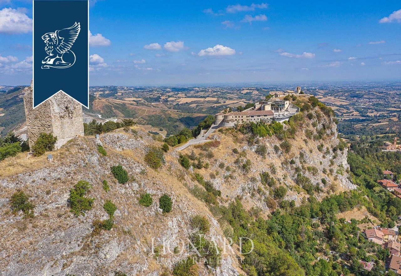 Замок в Римини, Италия, 3 000 м² - фото 3