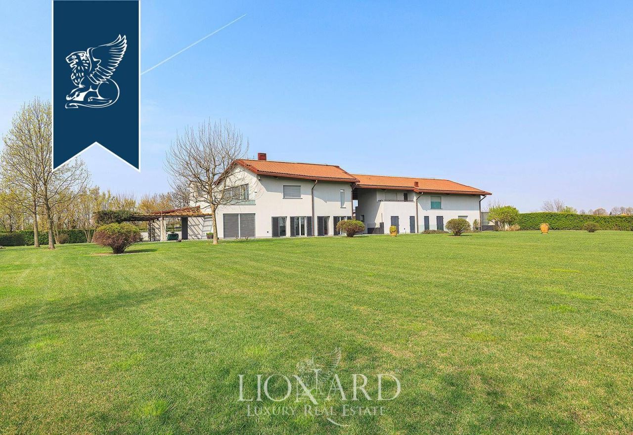 Вилла в Бергамо, Италия, 1 000 м² - фото 3