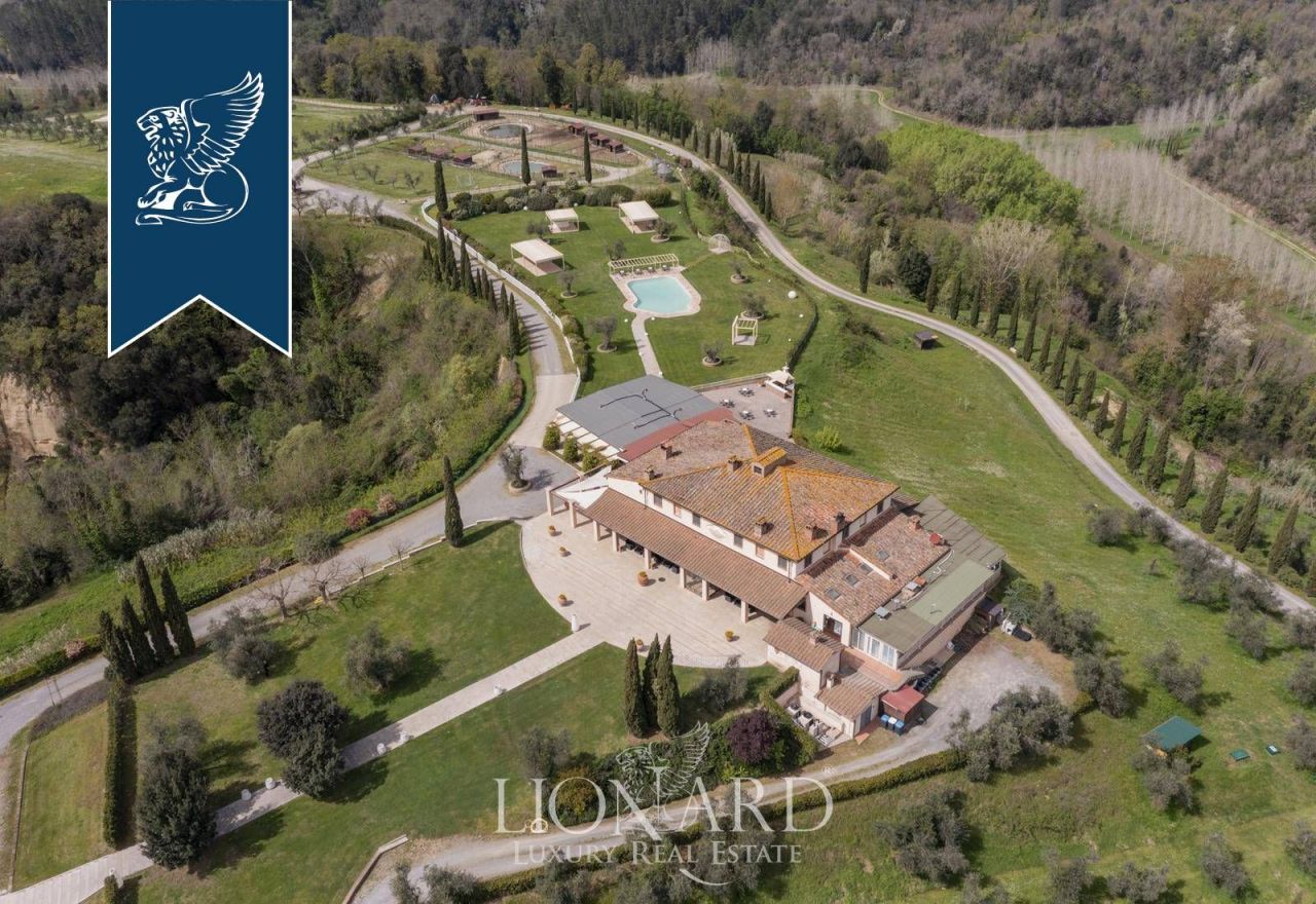 Ферма в Понтедере, Италия, 2 100 м² - фото 3