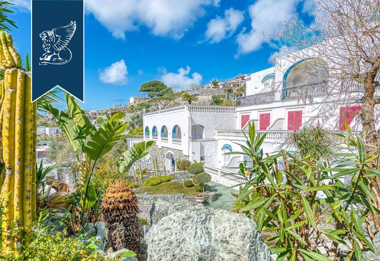 Отель, гостиница в Неаполе, Италия, 7 456 м² - фото 3