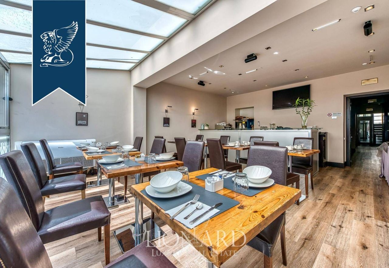 Отель, гостиница в Неаполе, Италия, 600 м² - фото 3