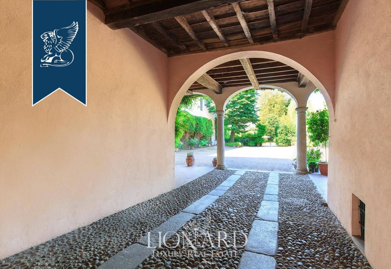 Вилла в Милане, Италия, 1 500 м² - фото 3