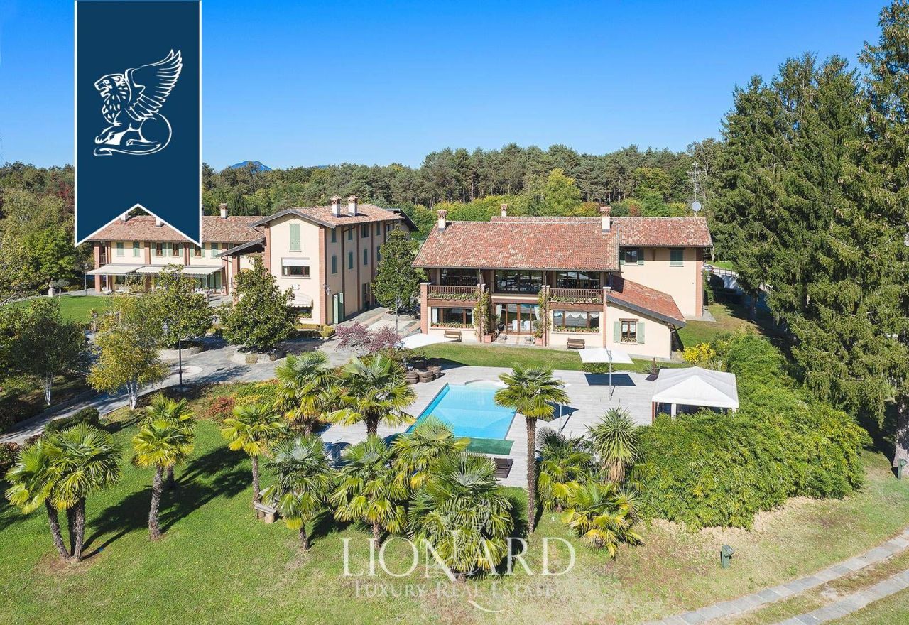 Вилла в Традате, Италия, 3 200 м² - фото 3