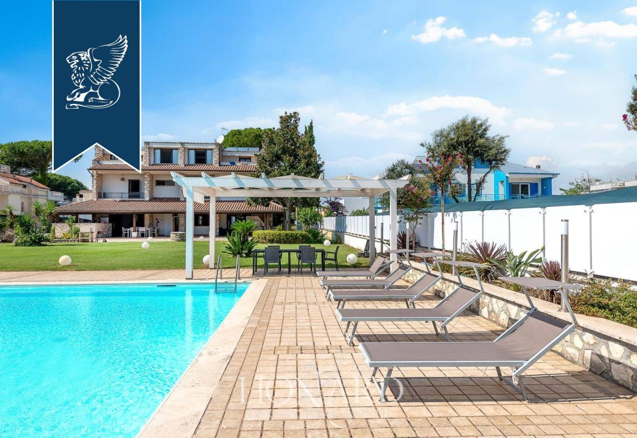 Вилла в Сан-Феличе-Чирчео, Италия, 600 м² - фото 3